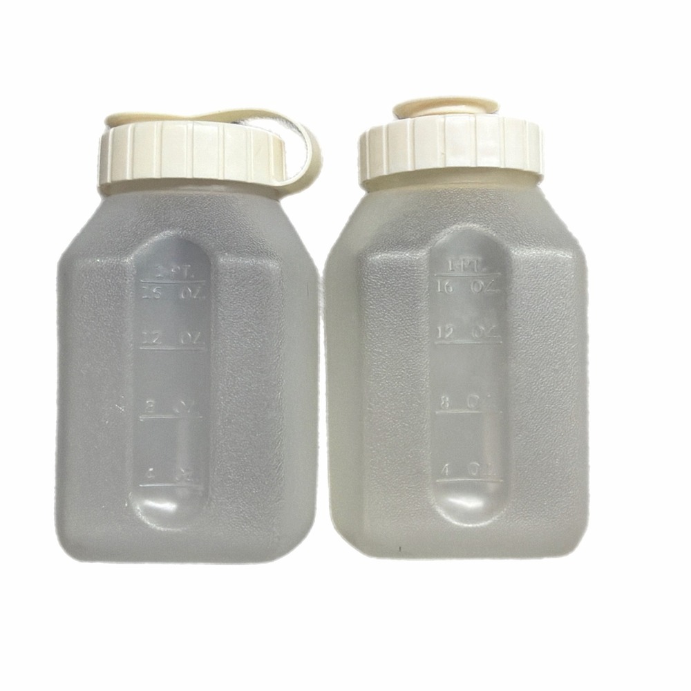 2 Rubbermaid 1 Pint 16 oz Frosted Plastic Water Juice Bottles White Lid 0229